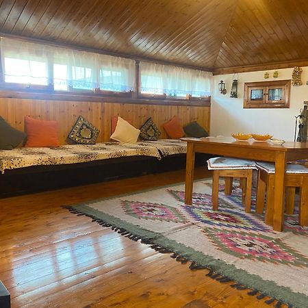 Raisa Guesthouse 12 베라트 외부 사진
