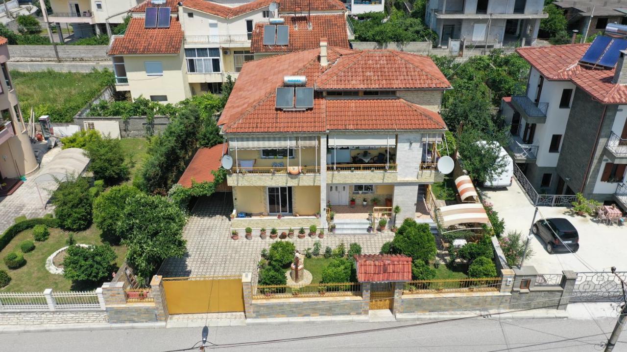 Raisa Guesthouse 12 베라트 외부 사진