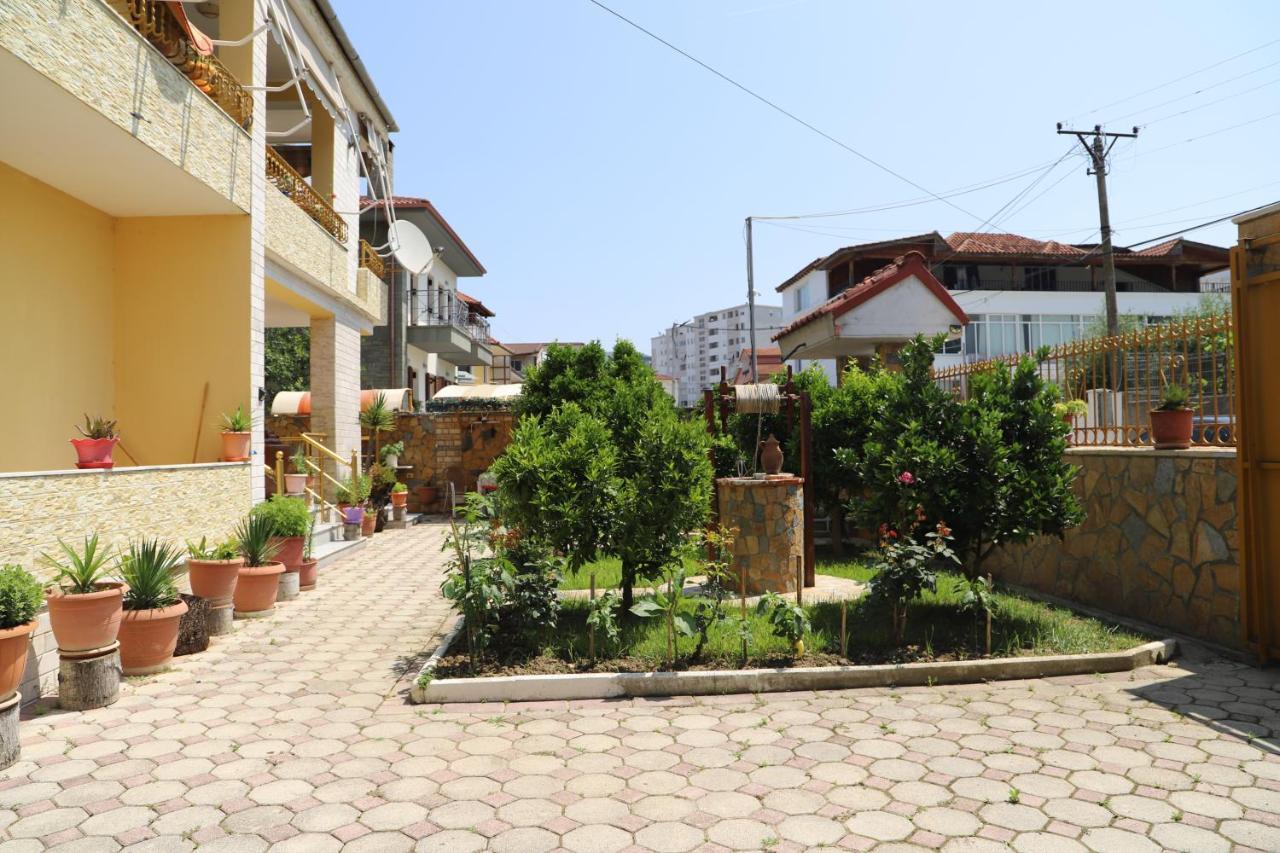 Raisa Guesthouse 12 베라트 외부 사진