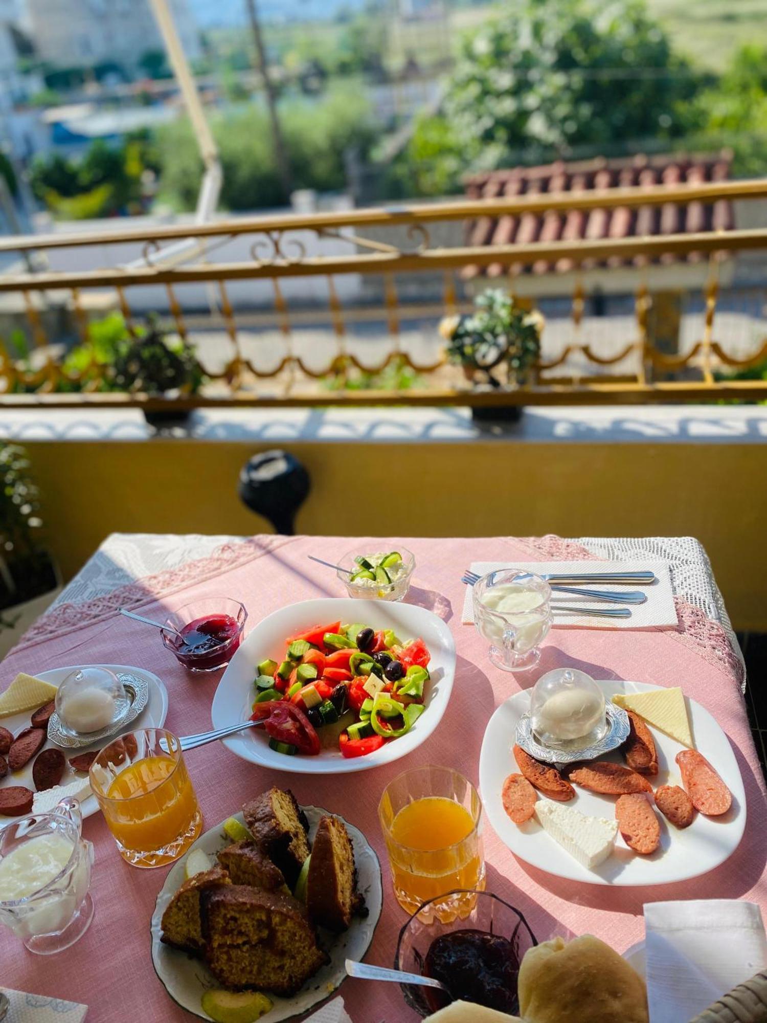 Raisa Guesthouse 12 베라트 외부 사진